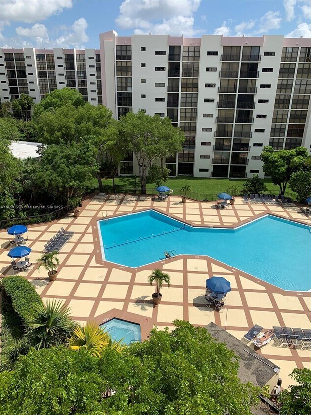 Foto principal - 17021 N Bay Rd