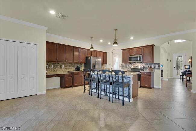 Foto del edificio - 9406 Foxglove Ln