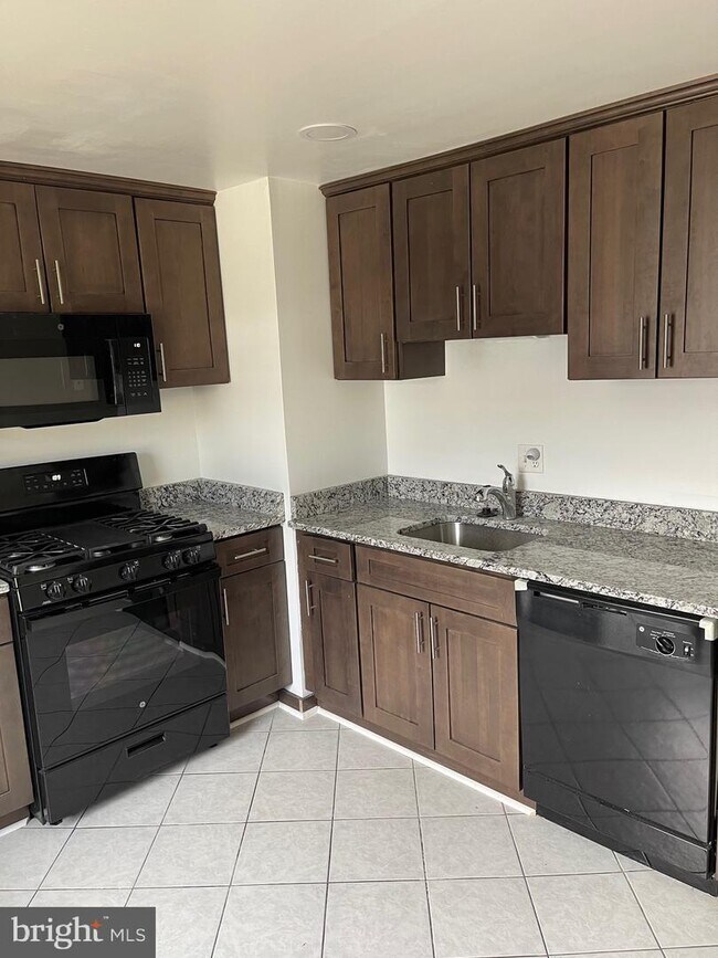 Building Photo - 1328 Potomac Heights Dr