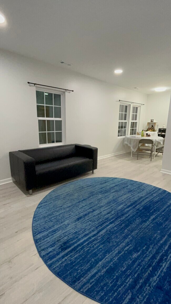 Foto del edificio - 4309 S Alston Ave