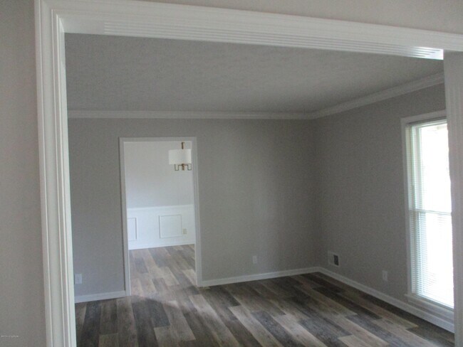 Building Photo - 2901 Creekside Dr