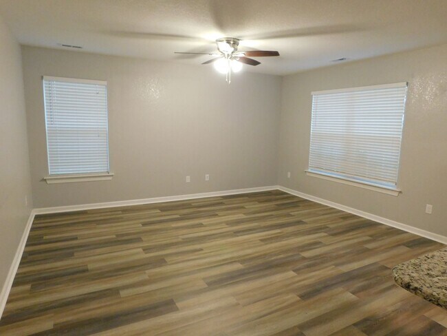 Building Photo - Herons Ridge 3 bed, 2 bath ranch