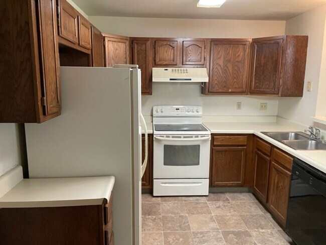 Foto del edificio - SUNDOWNER 2BD TOWNHOME w/ 1.5 CAR GARAGE - Security Deposit Waiver Available