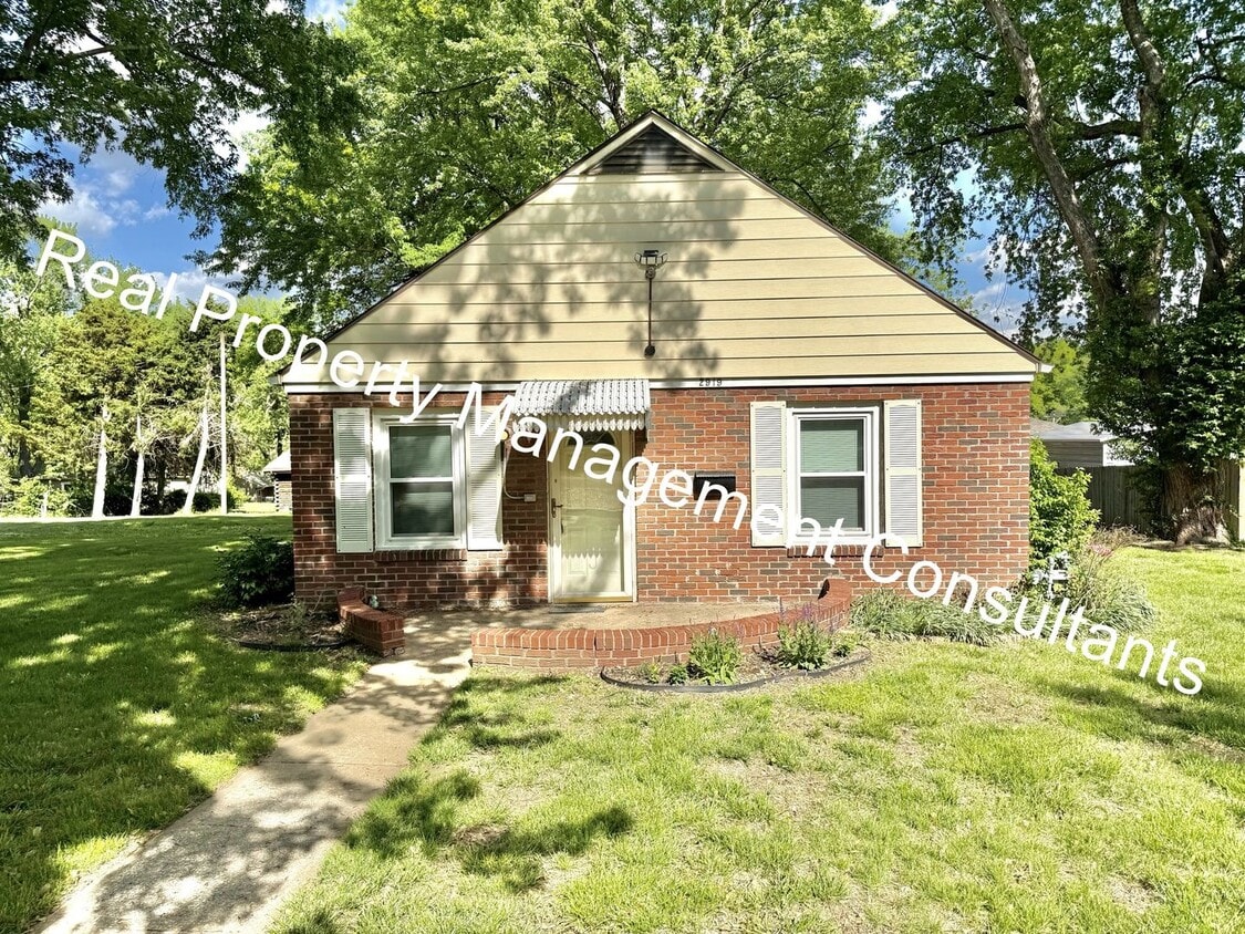 Primary Photo - 2 Bedroom Classic Ranch