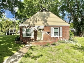 Building Photo - 2919 S Claremont Ave