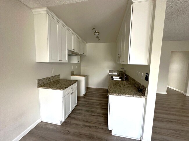 Foto del edificio - SPACIOUS 1 bedroom and 1 bathroom, move-in ready