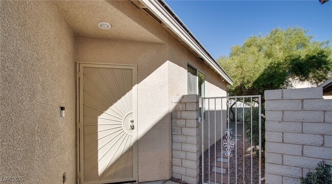 Building Photo - 8836 Iron Hitch Ave