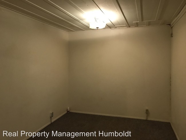 Building Photo - 632 9th St