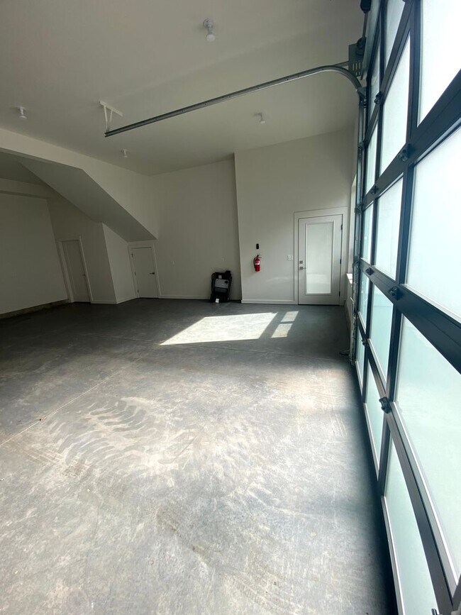 Building Photo - 617 Nikles Drive