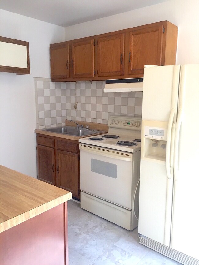 Building Photo - SUPER CUTE 2 BEDROOM HOME IN NORFOLK FOR R...
