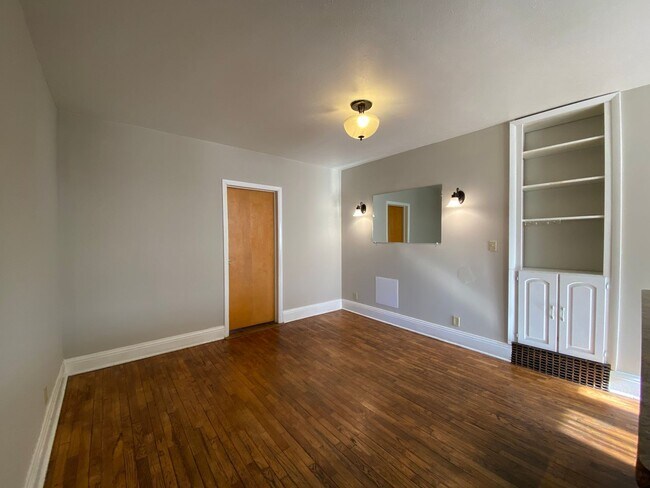Building Photo - 3 Bedroom Home in Elkhart with Garage and Unfinished Basement!