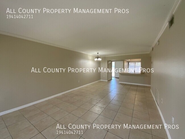 Foto del edificio - 5685 Summer Side Ln