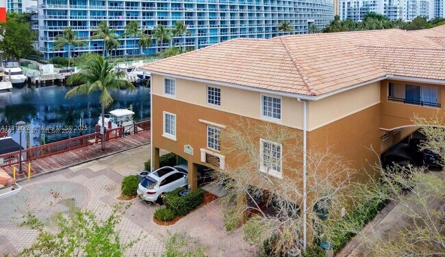 Foto del edificio - 2965 NE 185th St