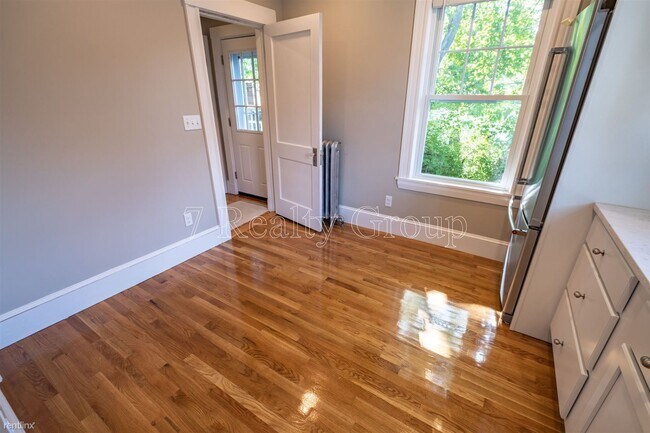 Building Photo - 3 br, 2 bath Apartment - 30 Daniels St