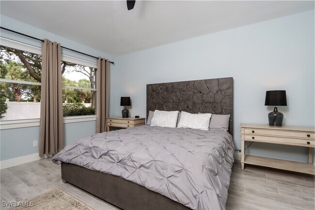 Foto del edificio - 1511 Whispering Oaks Cir
