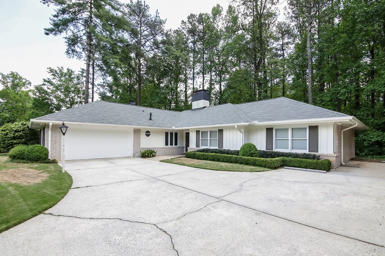 Foto principal - 720 Langford Ln NW