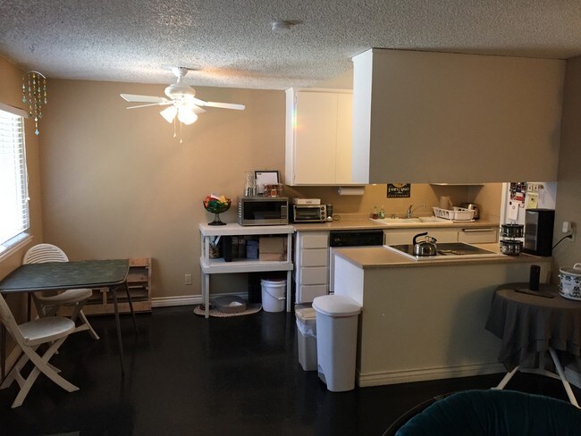 Foto del edificio - 1412 N Cherry St