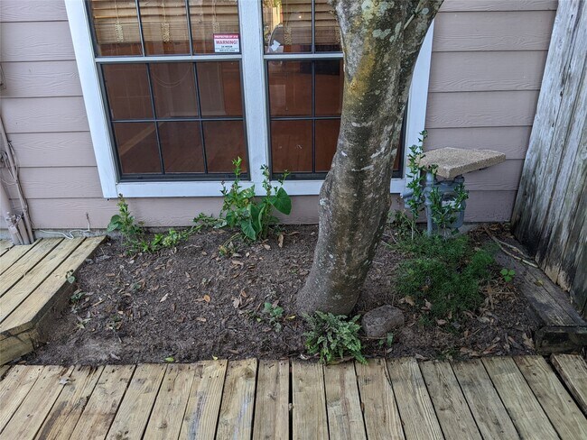 Building Photo - 17303 Saturn Ln