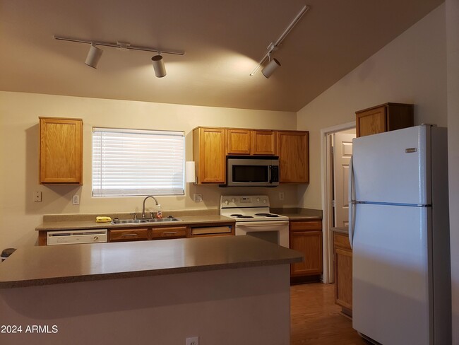 Foto del edificio - 8624 N 68th Dr