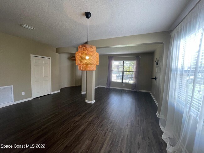 Foto del edificio - 4141 Aiken Ln