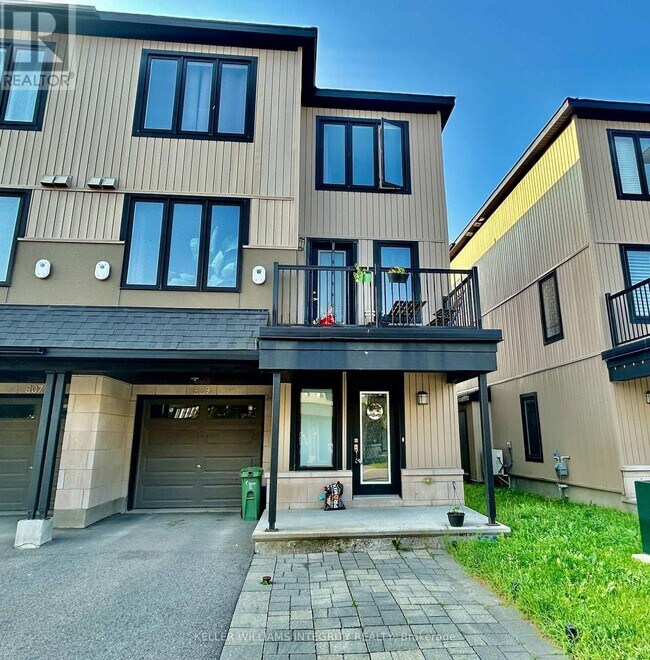 Building Photo - 809 Element Private
