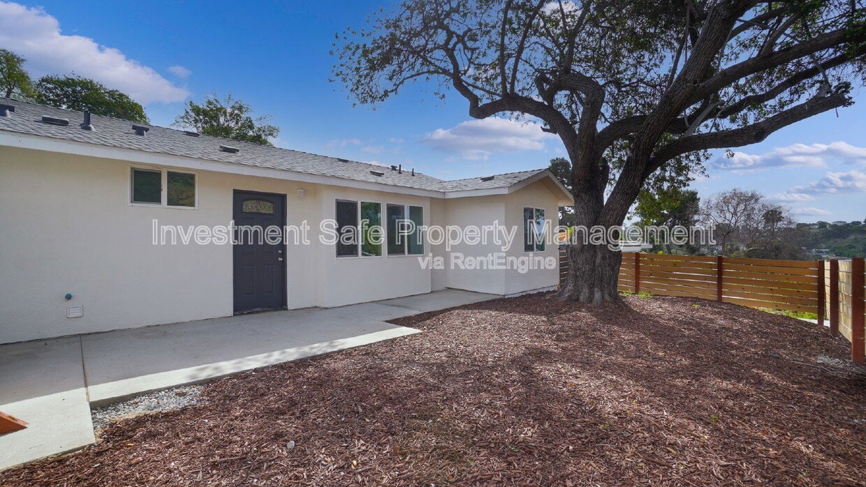 Primary Photo - 4275 College Ave