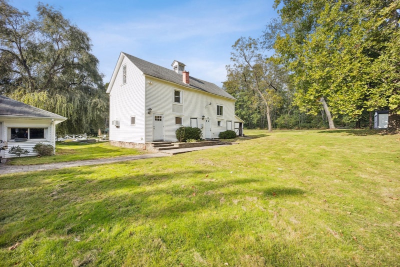 Primary Photo - 740 River Rd