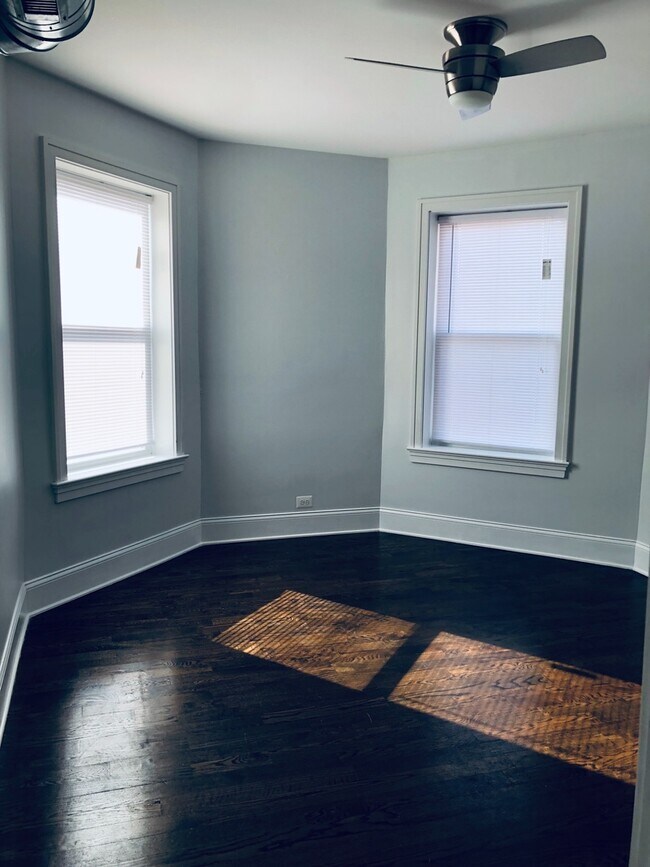 Foto del edificio - 623 E Groveland Park