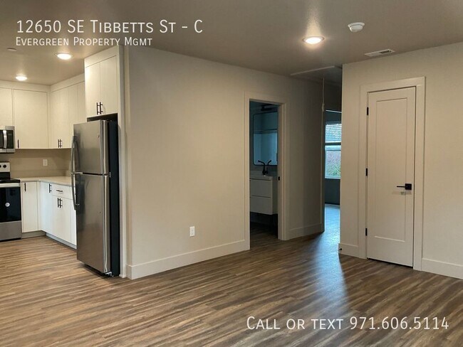 Building Photo - 12650 SE Tibbetts St