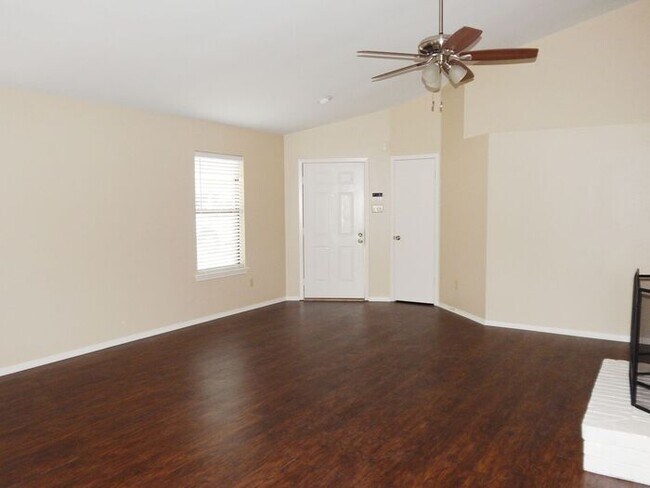 Building Photo - 420 Ulster Dr