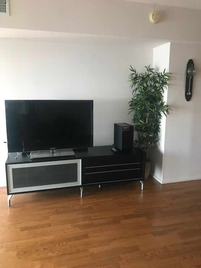 Foto del edificio - MONTAGE GEM With ALL UTILITIES INCLUDED