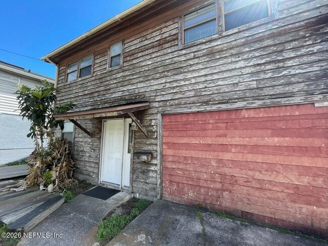 Building Photo - 231 Hopkins St