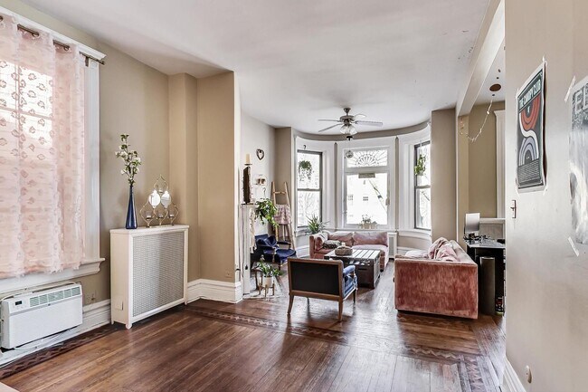 Foto del edificio - 643 W Wrightwood Ave