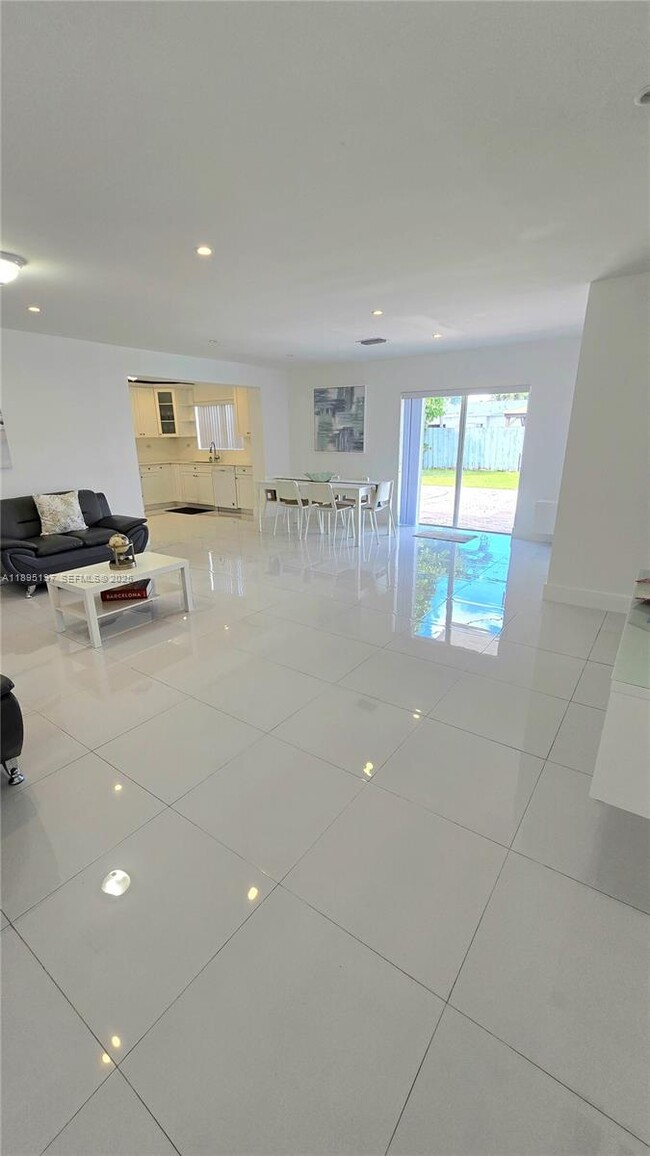 Foto del edificio - 9332 SW 27th St