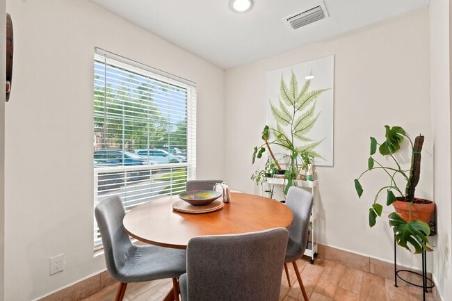 Building Photo - 8642 Mallard Reserve Dr