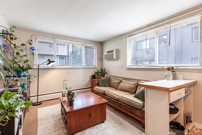 2BR, 1BA - 850SF - Living Room - Stadium Village Apartments