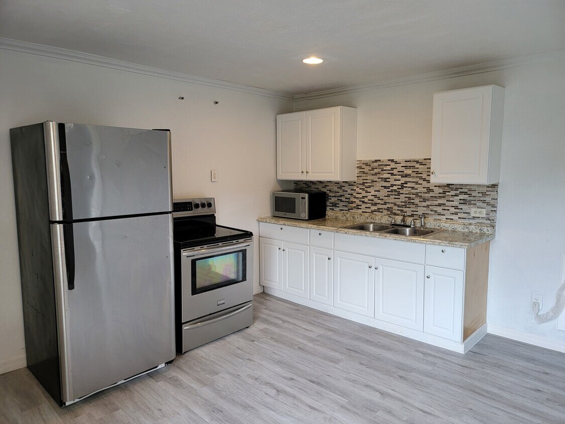 Primary Photo - 361 Flamingo Circle, Unit B