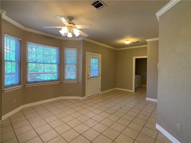 Building Photo - 9250 Scenic Bluff Dr