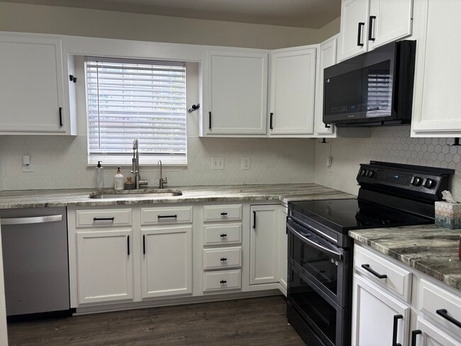 Building Photo - 2256 Forest Acres Dr