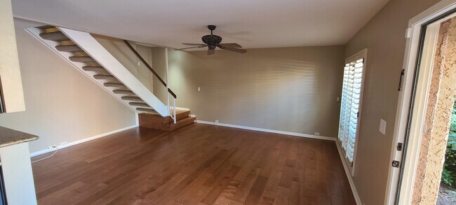 Foto del edificio - 1113 E North Ln