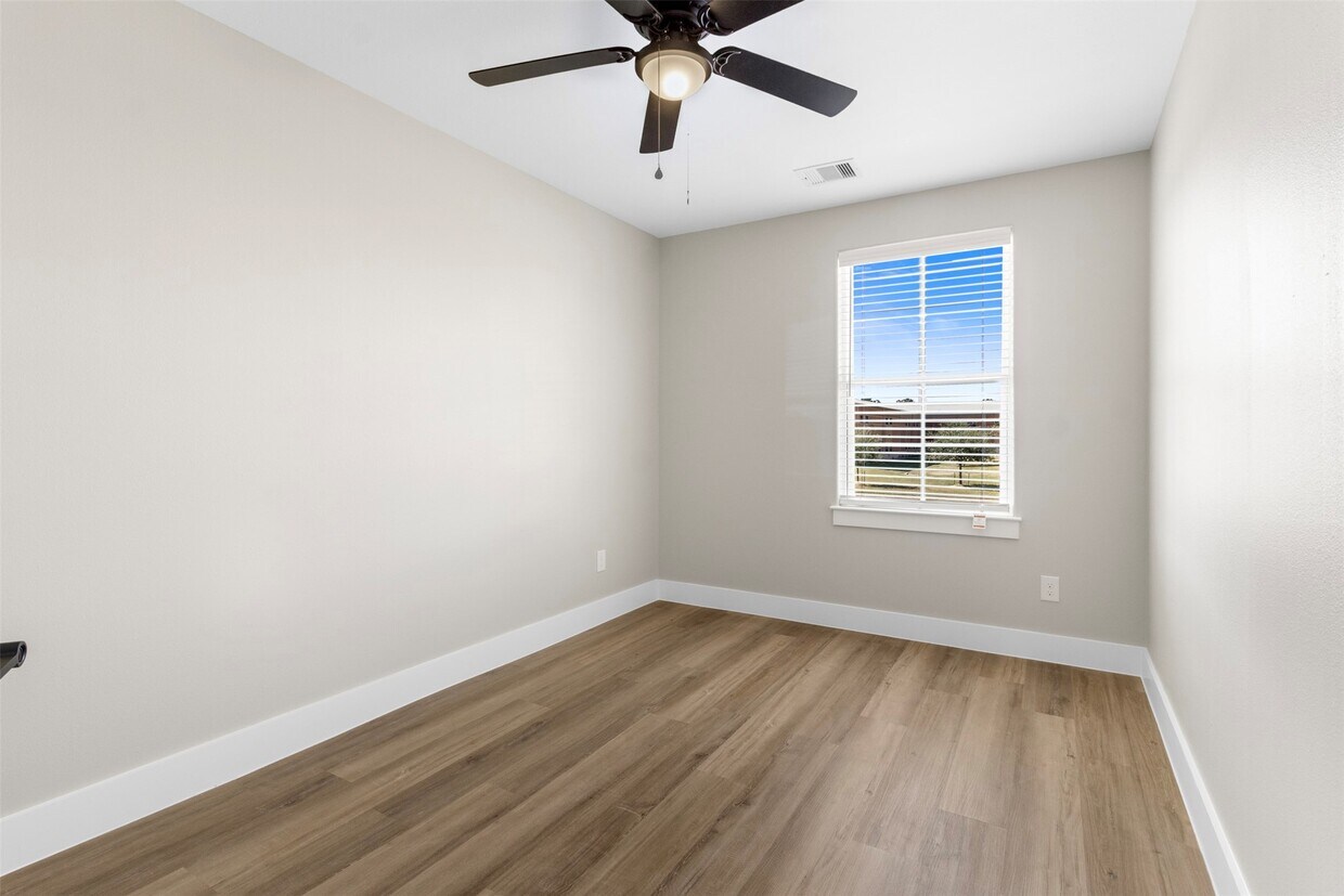 Foto principal - 3150 S Cleveland St