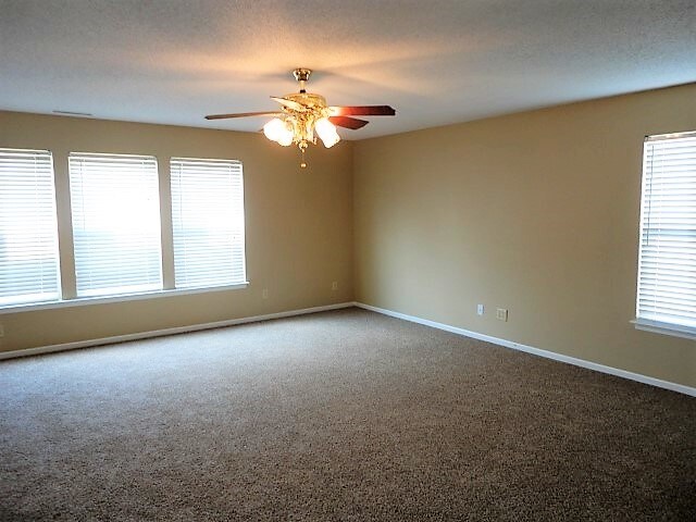 Foto del edificio - 13898 Meadow Lake Dr