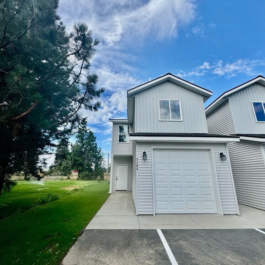 Foto principal - Brand new Townhome in heart of Rathdrum