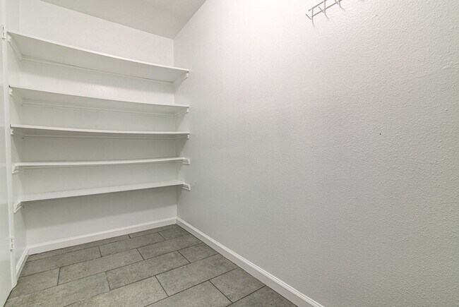 Building Photo - 1605 Dale Cv