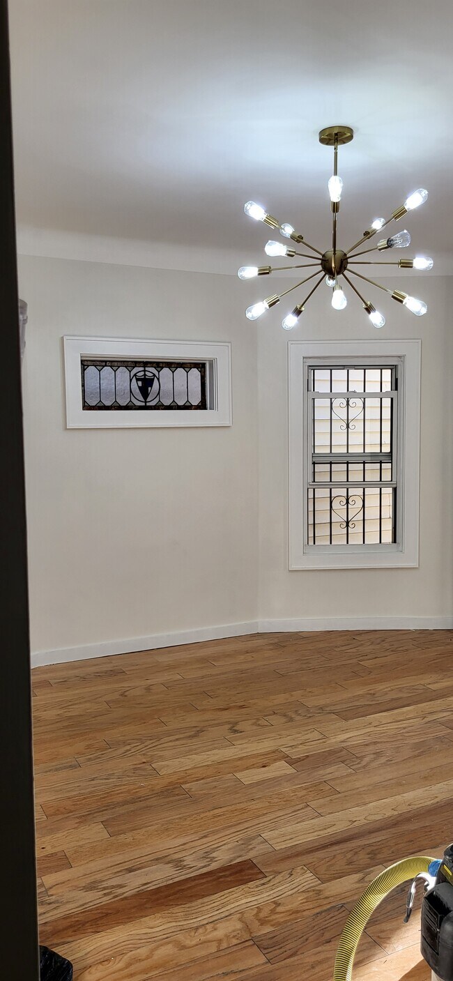 Foto del edificio - 915 E 12th St