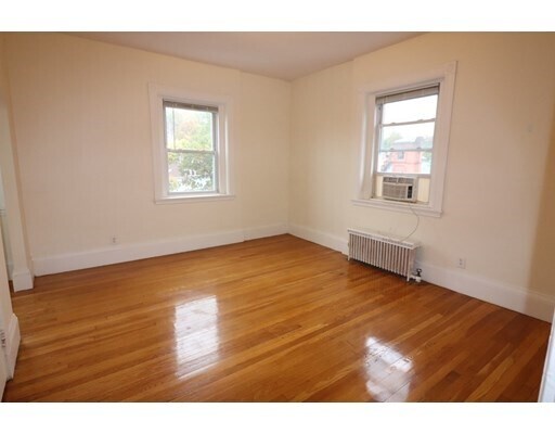 Building Photo - 1569 Beacon St