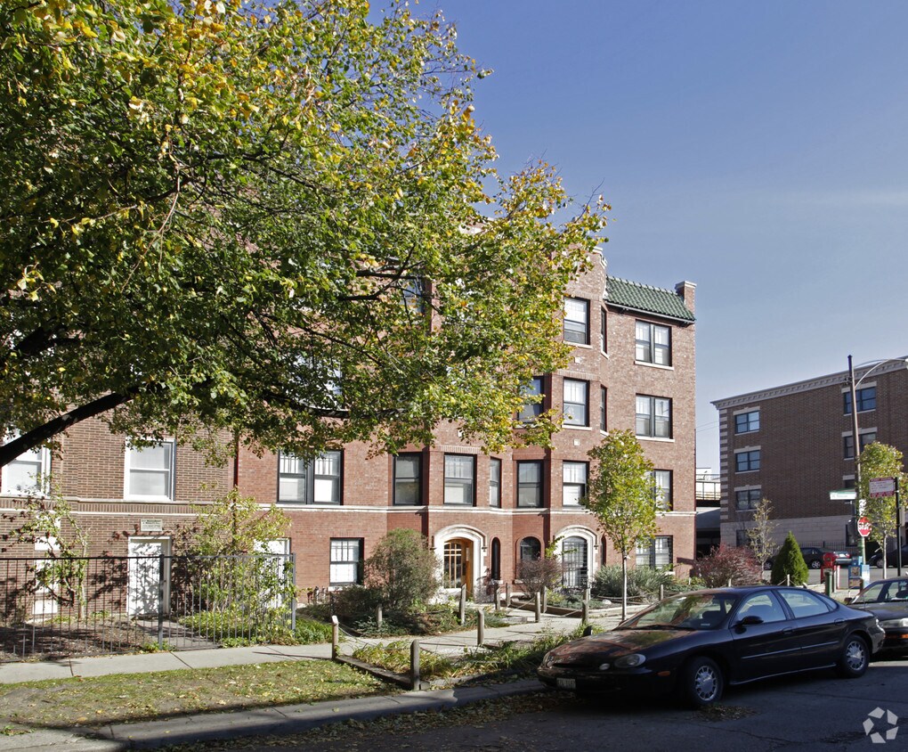 Building Photo - 1200-1202 W Roscoe St
