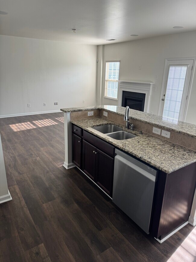 Building Photo - 1818 Fleetwood Dr