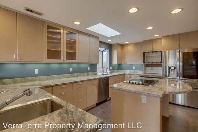 Building Photo - 5 br, 3 bath House - 13430 SE 43rd St