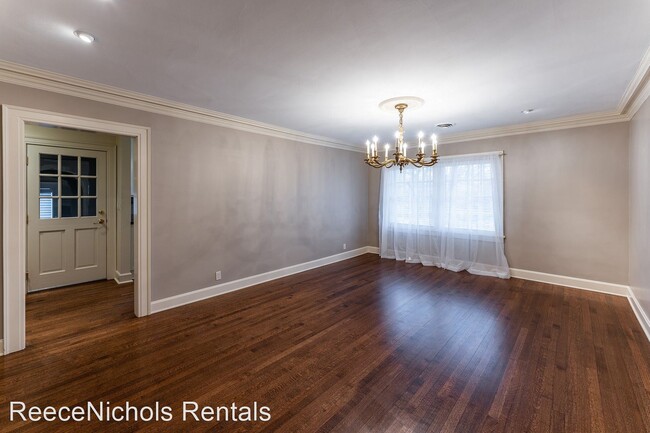 Building Photo - 2 br, 2.5 bath House - 1225 W. 62nd Street